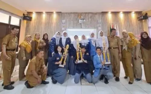 SMAN 1 Cibinong Sabet Juara Kategori National School Debating Championship 2023