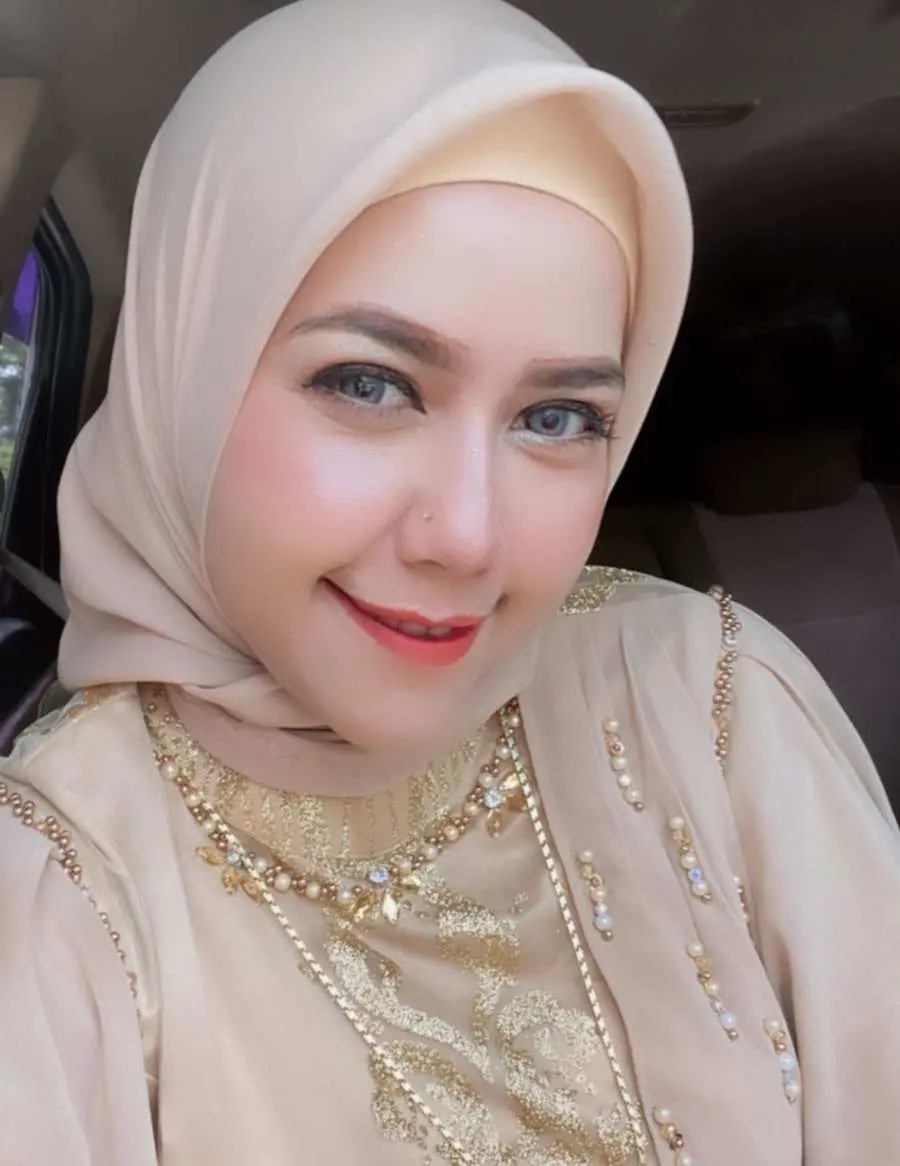 Safira Khan Kini Sukses Jadi Beauty Influencer Berkat Hobi Makeup dan Hobi Editing Foto dan Vidio