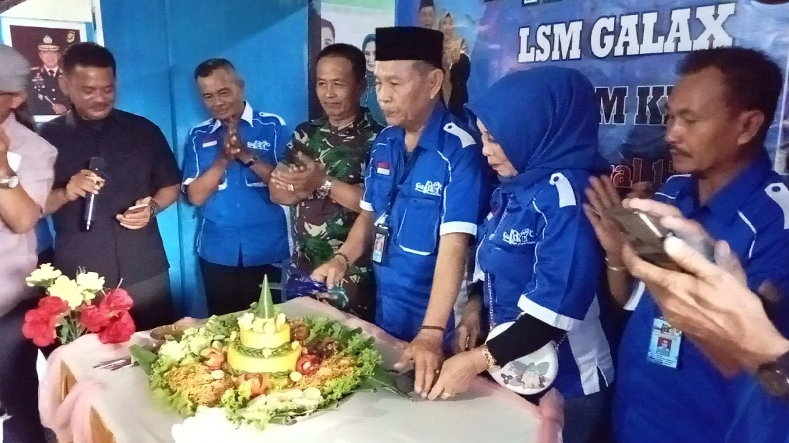 HUT LSM GALAK Ke-20 Bagikan Bansos Kepada Kaum Dhuafa