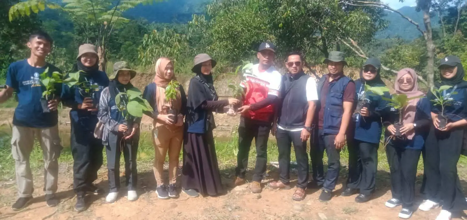 Tanam Seribu Pohon, Mahasiswa /Siswi KKN IPB Bentuk Kecintaan Terhadap Alam