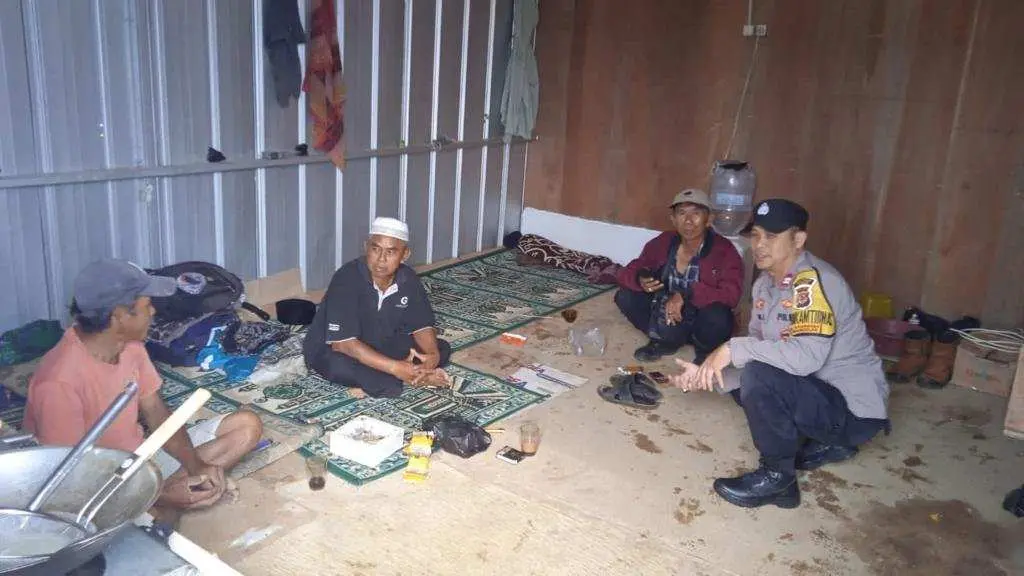 Sambangi Warga Binaan, Bhabinkamtibmas Polsek Megamendung Terus Lakukan Himbauan Kamtibmas