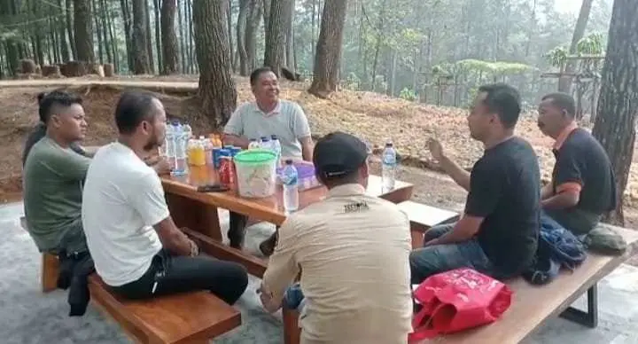 Kementerian LHK Beri SK Pemanfaatan Hutan Kepada Kelompok Tani di Kampung Ciguha