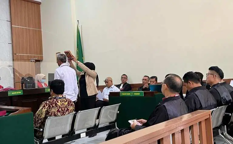 Diduga Memberikan Keterangan Palsu, Terdakwa Ketua Peradi Bandung Minta Saksi Disumpah