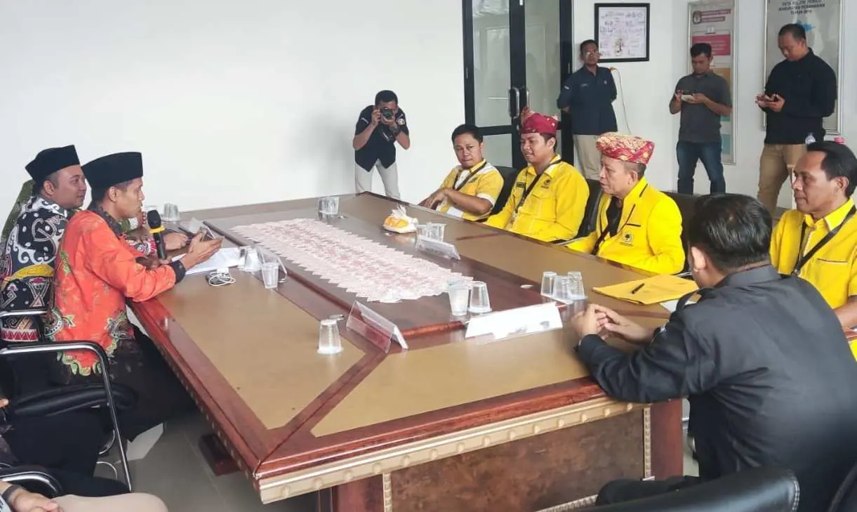 Daftarkan Bacaleg Ke KPU, Partai Golkar Pesawaran Targetkan Delapan Kursi