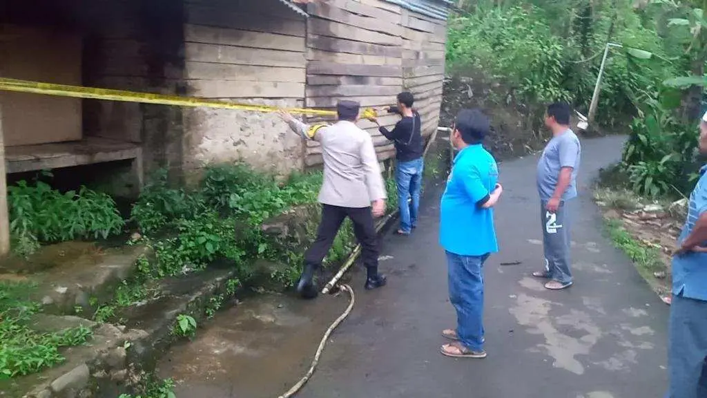 Lokasi Pengolahan Emas Ilegal di Nanggung di Police Line Polisi 