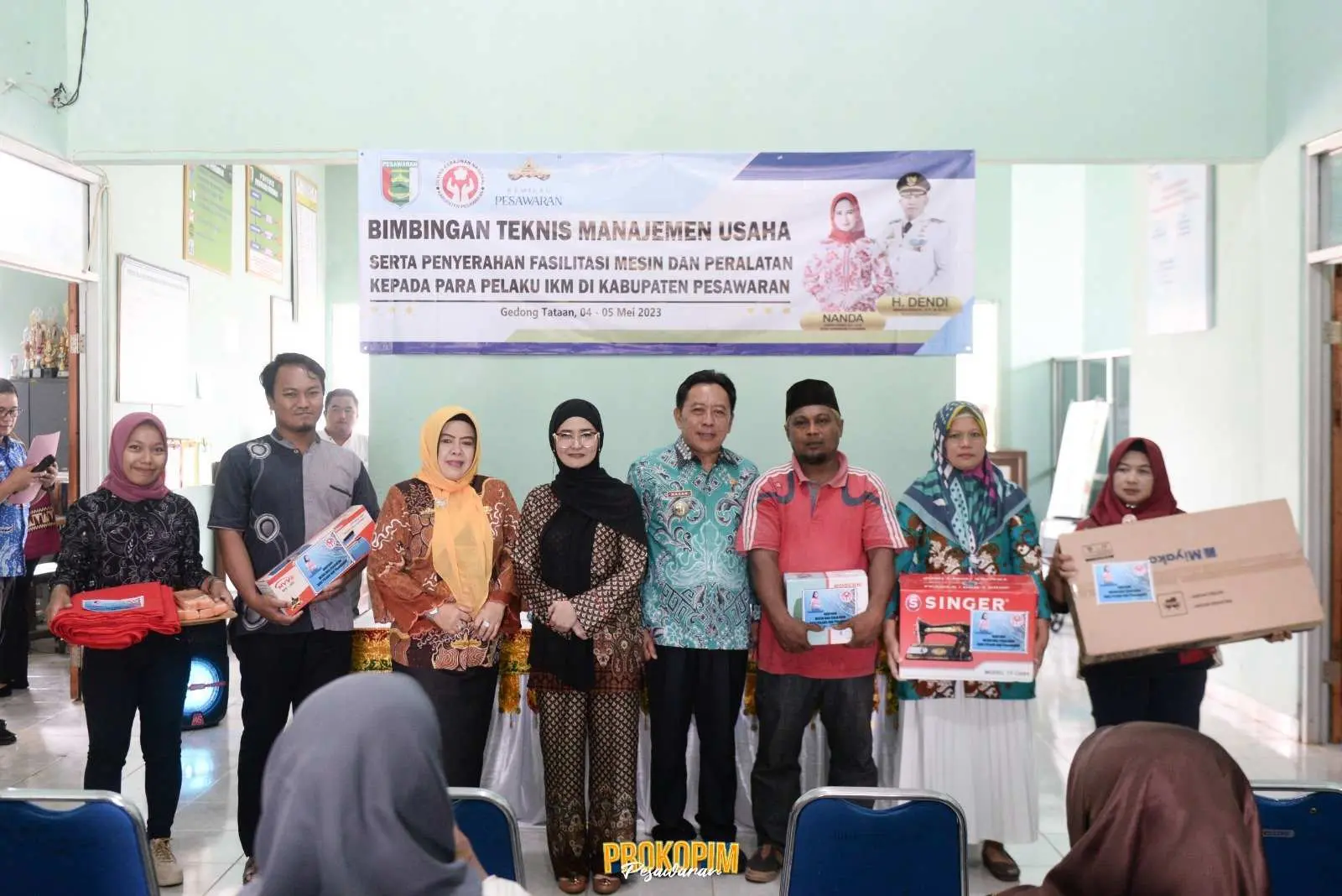 25 KUB Menerima Bantuan Dari Ketua Dekranasda Kabupaten Pesawaran