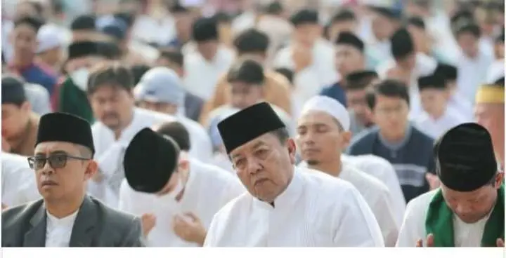 Gubernur Lampung Bersama Wagub  Sholat Ied Di Lapangan Korem 043 Garuda Hitam