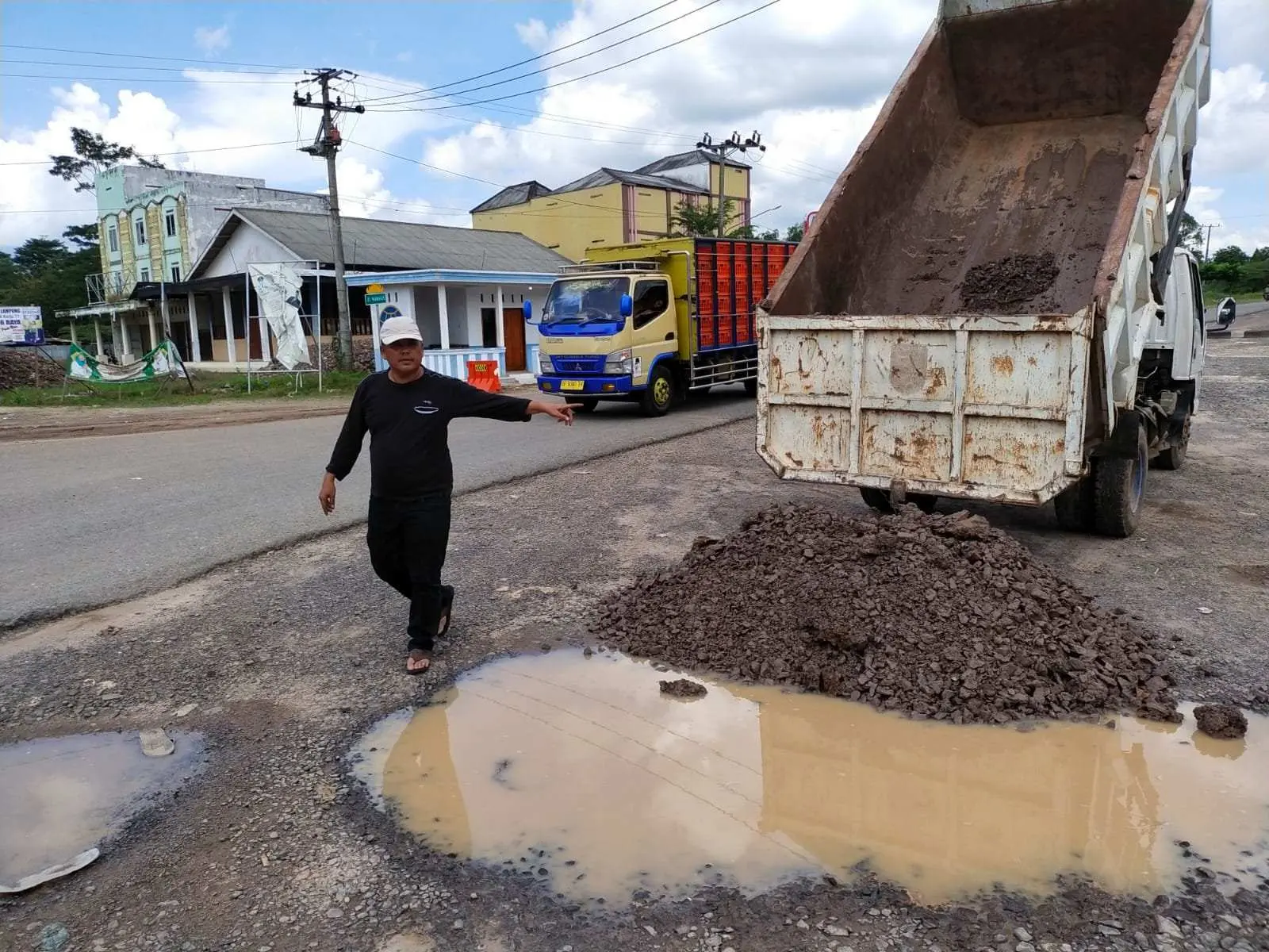 Gandeng Perusahaan, Pemkab Mesuji Perbaiki Beberapa Ruas Jalan Untuk Persiapan Mudik Lebaran