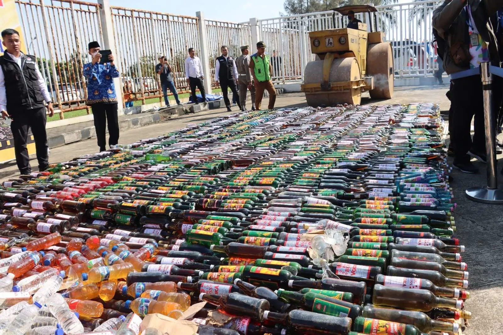 Polres Bogor Musnahkan Ribuan Miras dan Knalpot Brong Hasil Operasi Cipta Kondisi