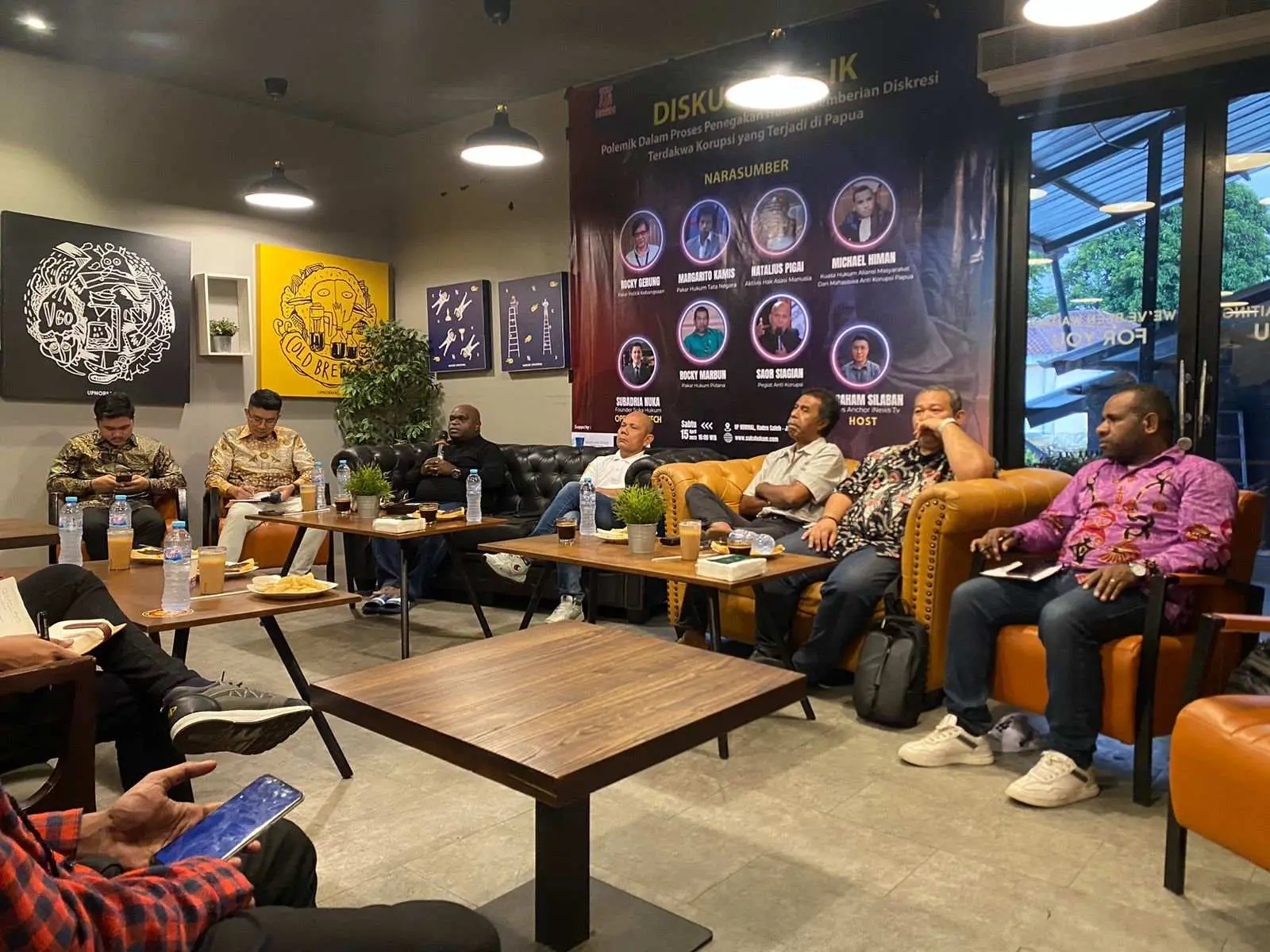 Suka Hukum dan Aliansi Masyarakat & Mahasiswa Papua Anti Korupsi mendesak Terdakwa Plt Bupati Mimika agar segera ditahan dan di non aktifkan