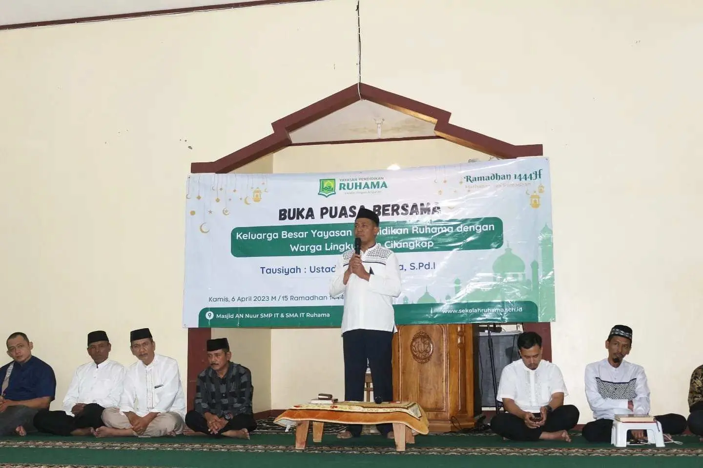 Silaturahmi Sambil Buka Bersama Keluarga SIT Dan Tokoh Masyarakat