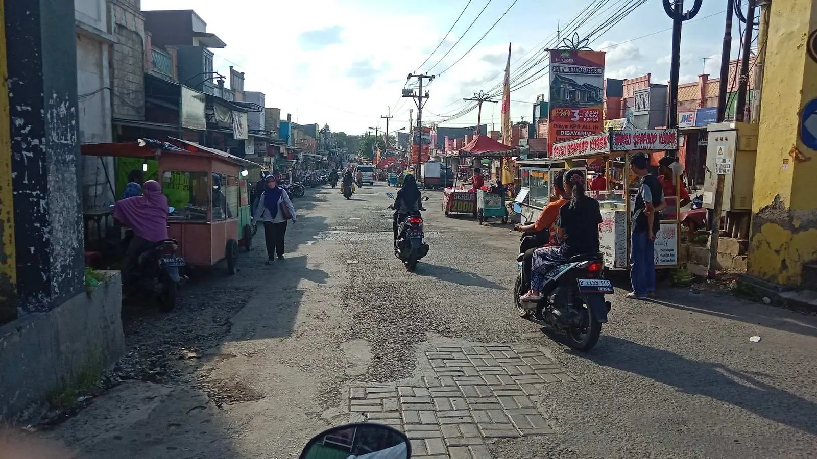 Jalan Rusak Warga Bergerak