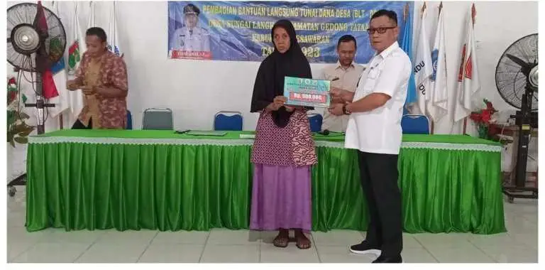 30 Warga Desa Sungai Langka Terima BLT-DD Tahap Pertama Tahun 2023