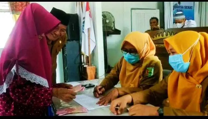 Pemdes Kebagusan Bagikan BLT-DD Tahap 1 Tahun 2023