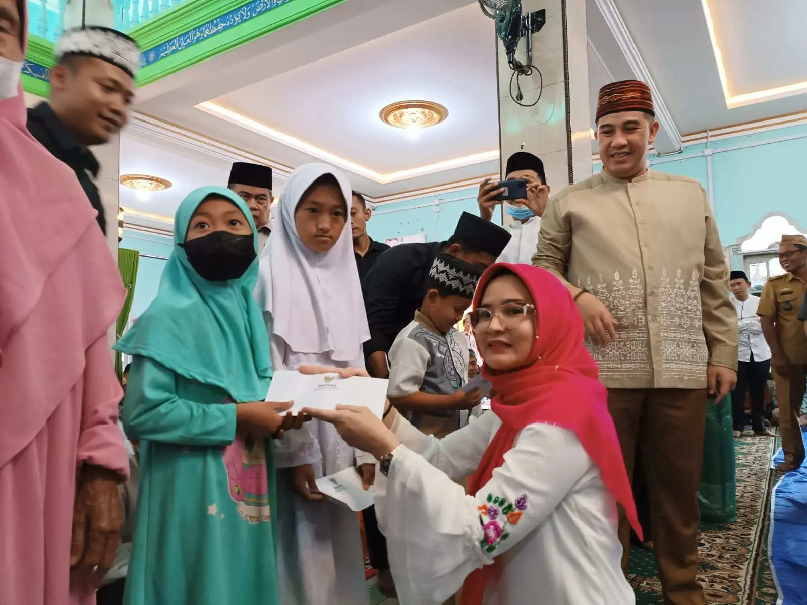 Ratusan Dhuafa dan Yatim-piatu di Kecamatan Way Khilau dan Way Lima Terima Santunan dari Bupati Pesawaran