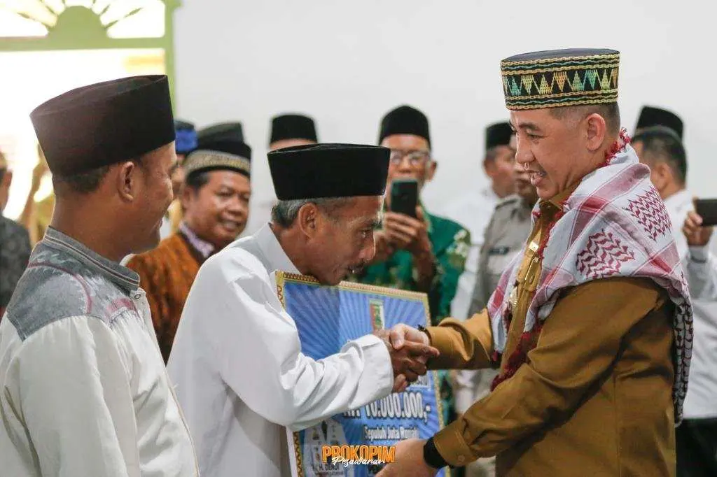 Bulan Suci Ramadhan, Bupati Pesawaran Berikan Bantuan Ke Anak Yatim dan Kaum Dhuafa