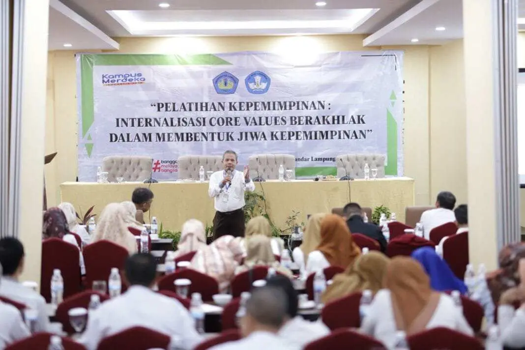 Latih Wawasan Kepemimpinan Tendik, Unila Gaungkan Tagline “Be Strong!”