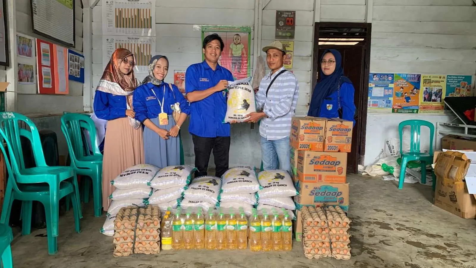 KNPI Provinsi Lampung Serahkan Donasi Kepada Korban Longsor Di Pekon Sidomulyo