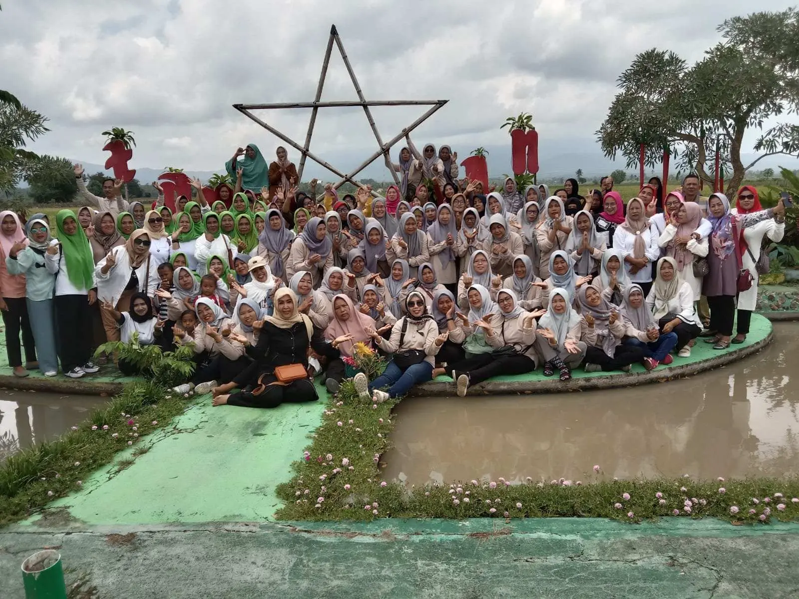 Sambut Bulan Suci Ramadhan Evi Susina Ajak Binaannya KWT Do’a Bersama