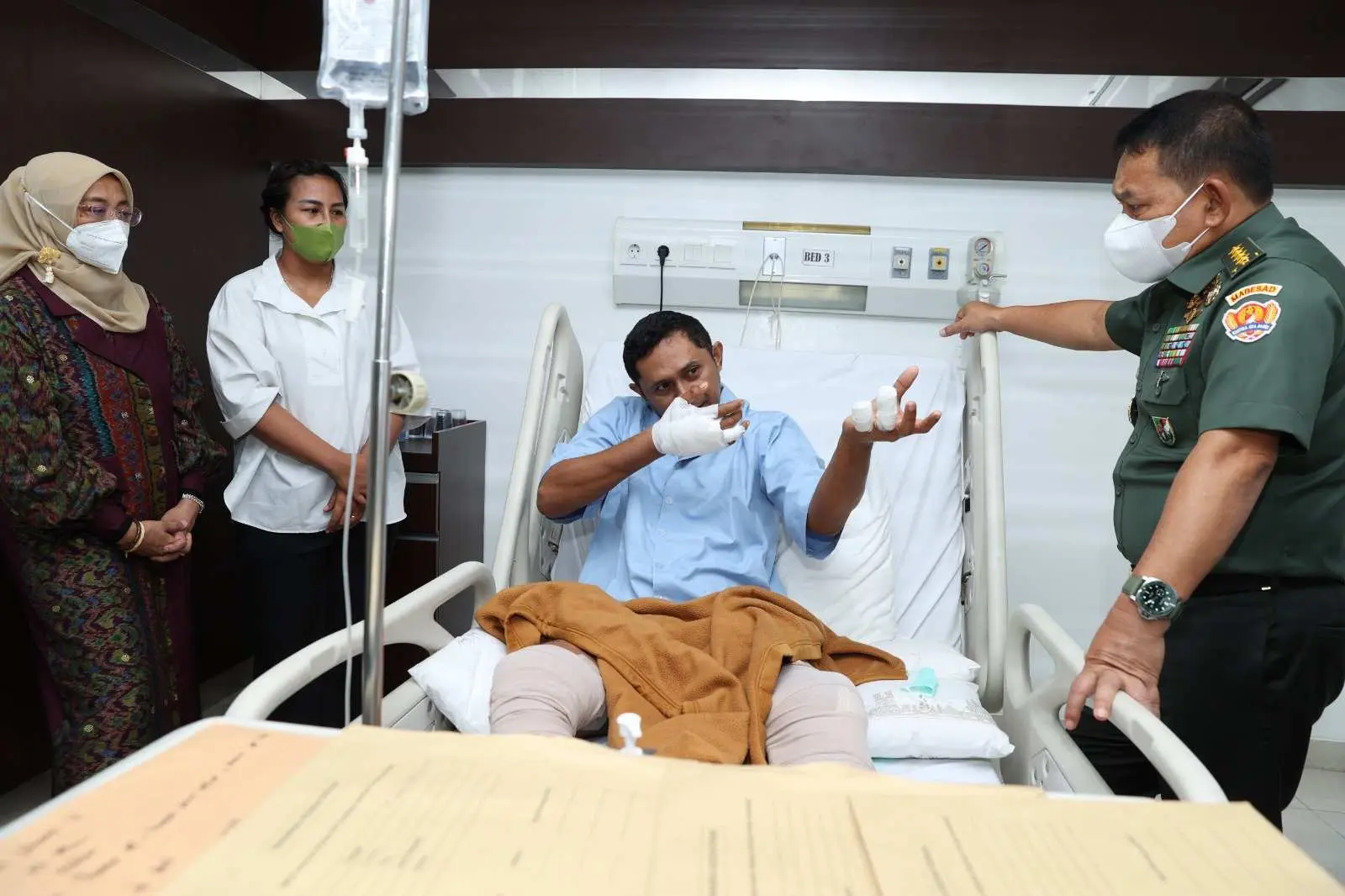 Prajurit Korban Penyerangan KKB Yahukimo Dijenguk Kasad di RSPAD