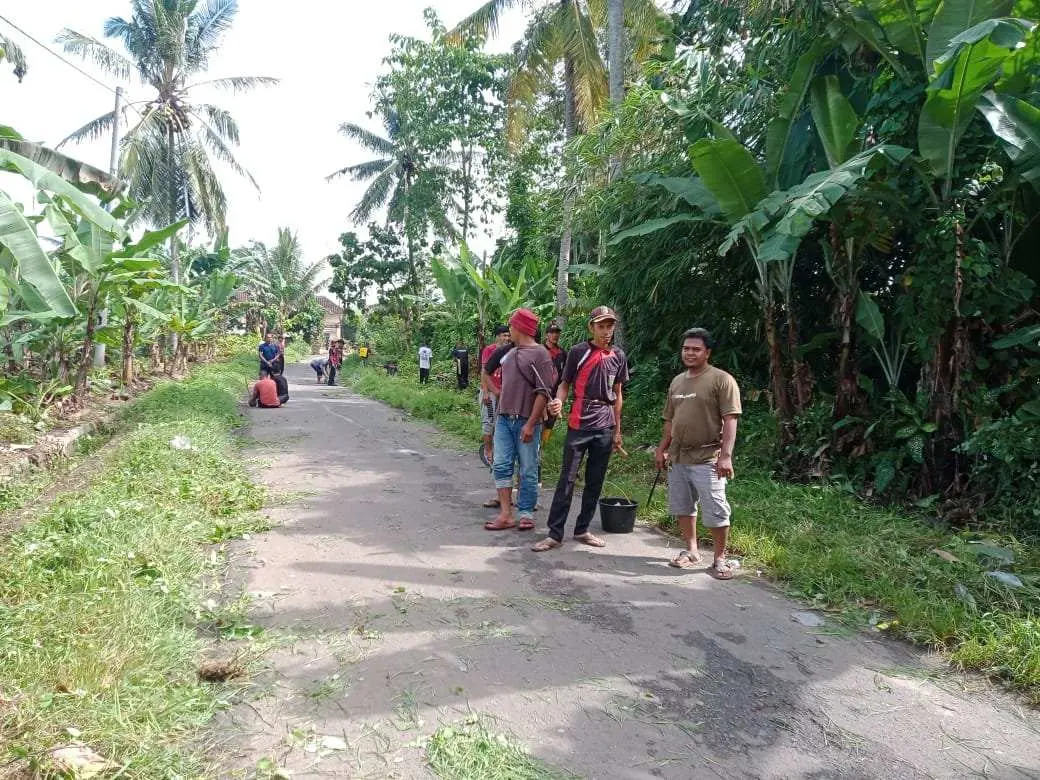 Aparatur Desa Tanjung Agung Bersama Warga Mengadakan Giat Jum’at Bersih