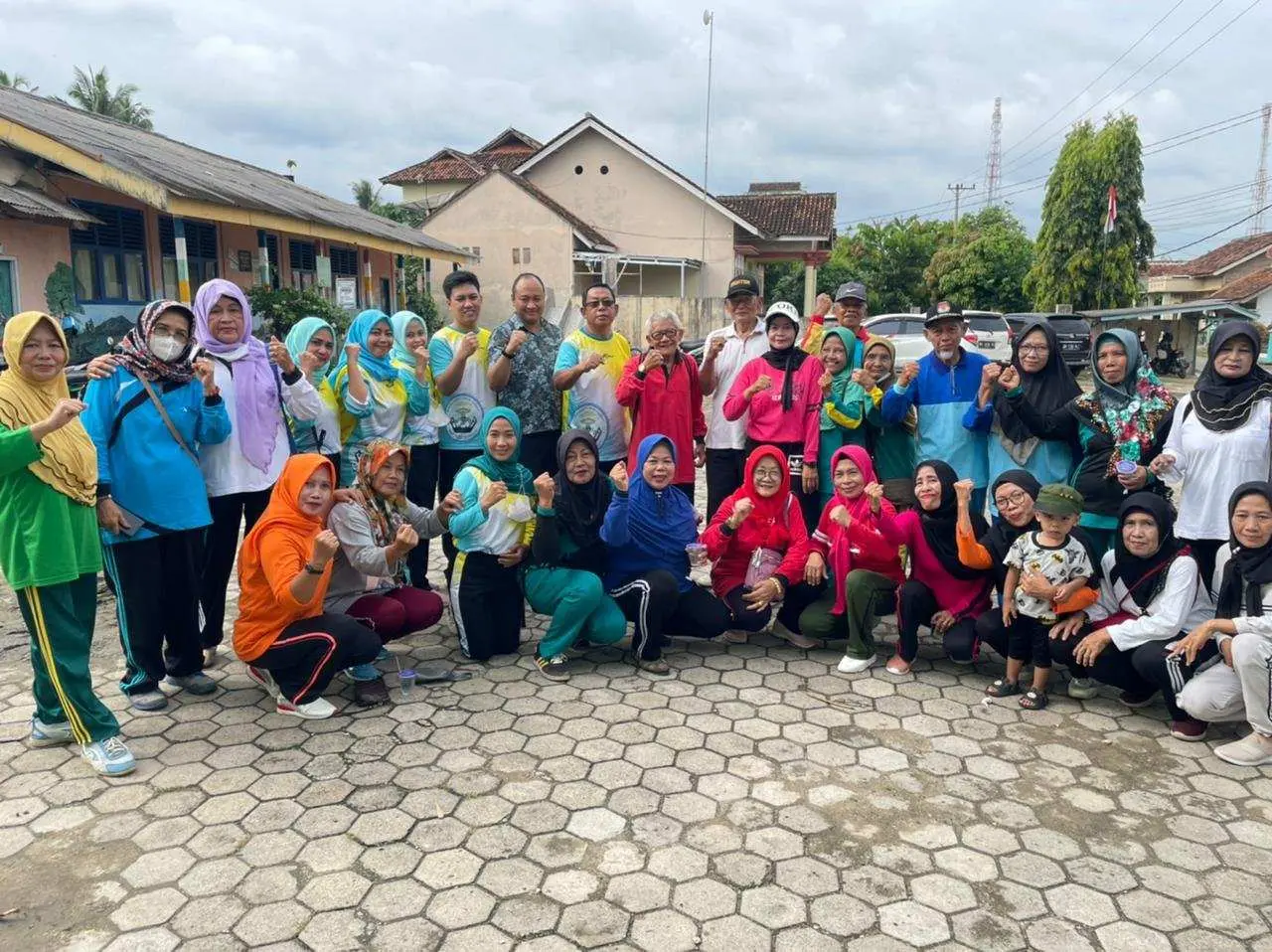 Jaga Stamina Tetap Sehat, Puluhan Warga Desa Begelen Adakan Senam Lansia