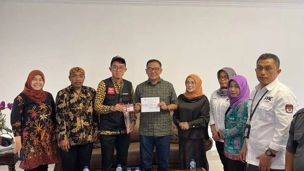 Didatangi Petugas KPU di Kediamannya, Plt Bupati Bogor Ajak Warga Sukseskan Tahapan Coklit