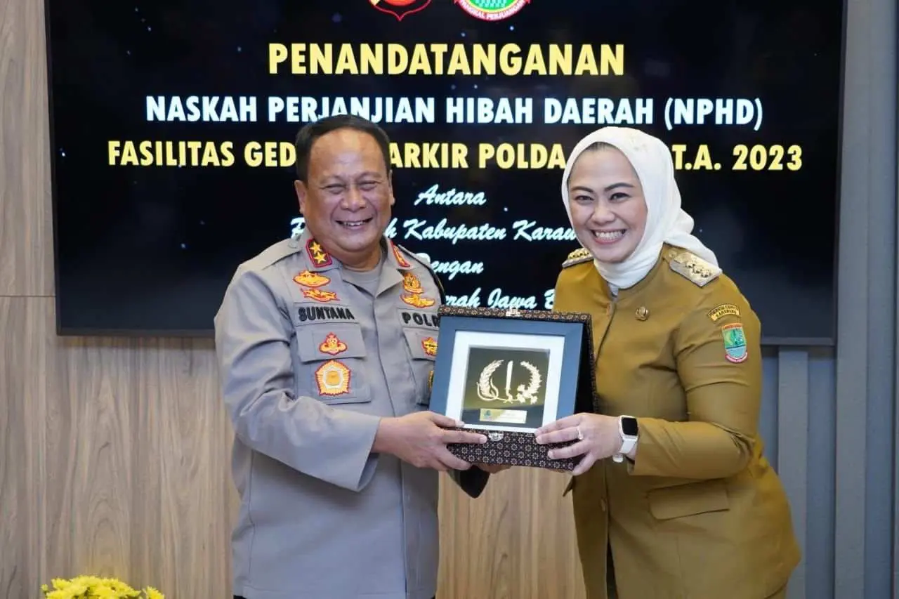 Pemkab Karawang dan Polda Jabar Tanda Tangani Naskah Perjanjian Hibah Daerah