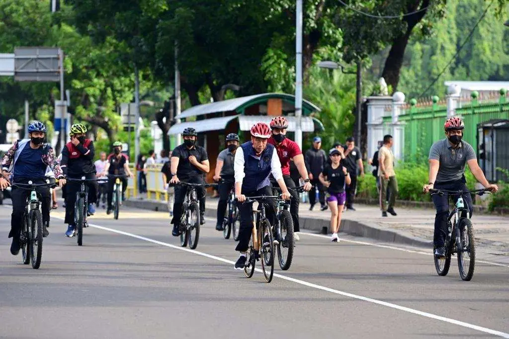 Car Free Day, Presiden Jokowi Bersepeda di Kawasan Jalan Sudirman – Thamrin