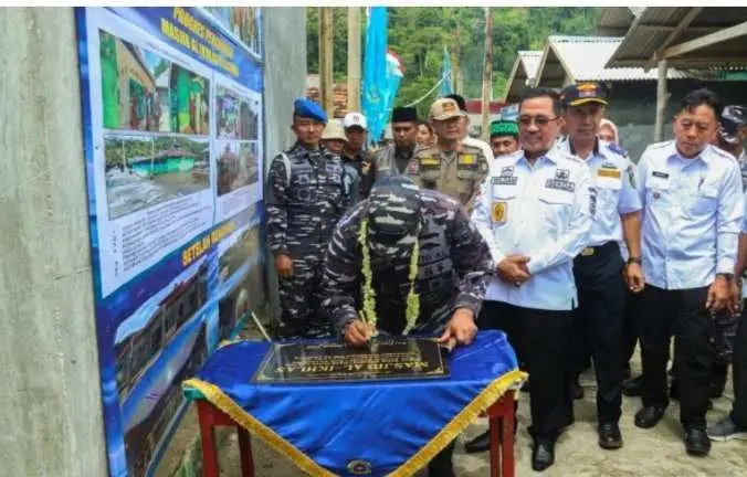 Hadiri Karya Bakti TNI AL, Sekda Pesawaran Ingatkan Pentingnya Semangat Gorong Royong