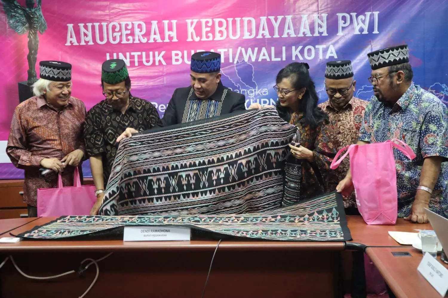 Kerajinan Sulam Jelujur Dari Pesawaran Memukau Tim Juri Anugerah Kebudayaan PWI Pusat 2023