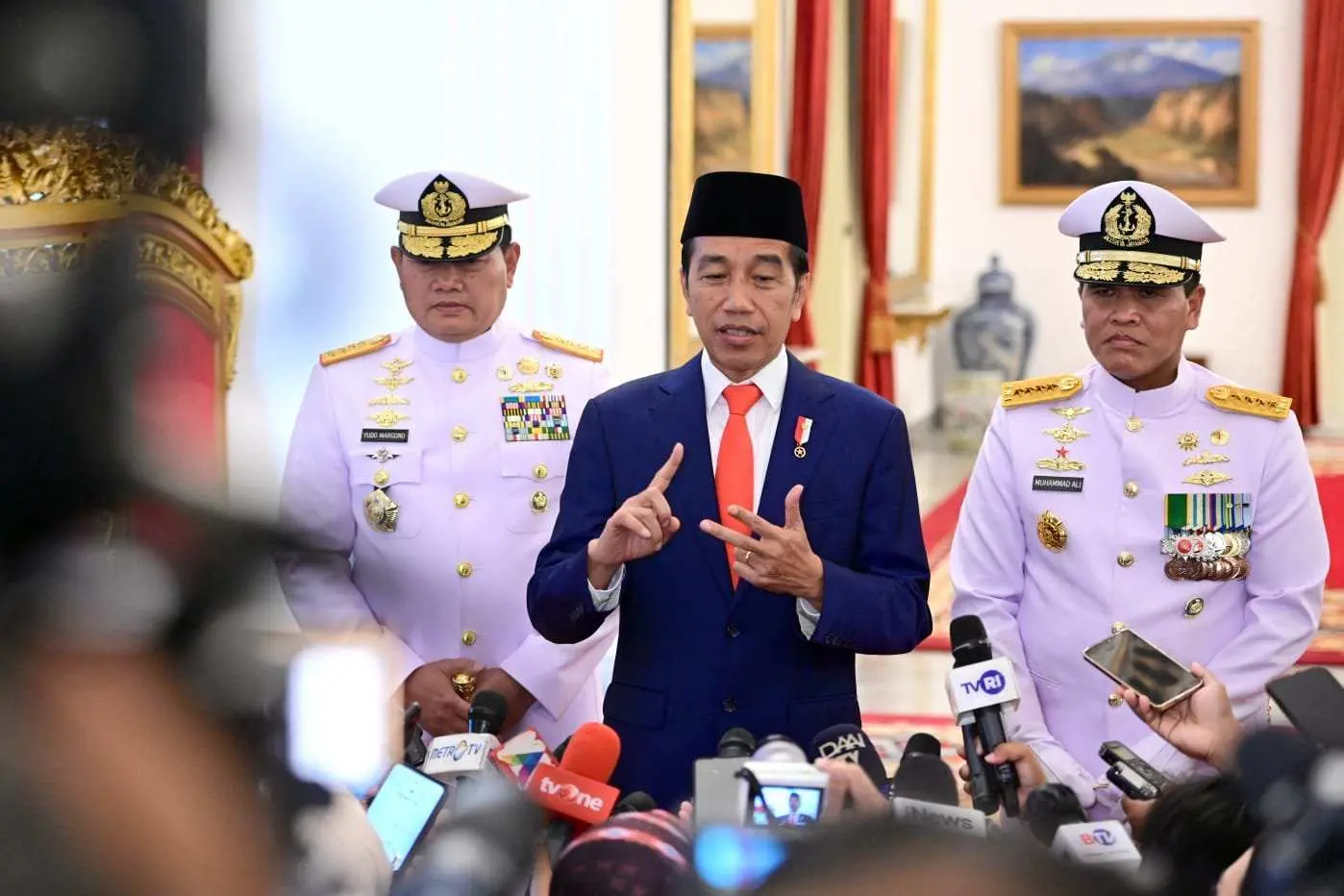 Presiden Jokowi Minta KSAL yang Baru Dilantik Tingkatkan Kedaulatan Negara di Laut
