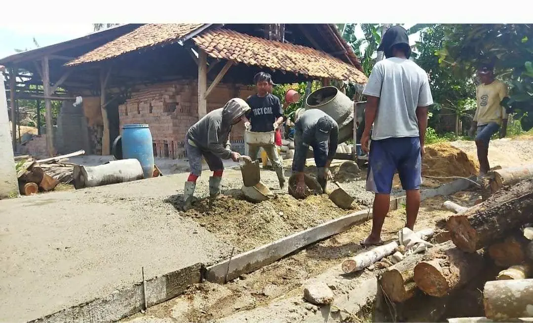 Minim Pengawasan Proyek Rabat Beton Di Desa Gunung Rejo Diduga Dikerjakan Asal Jadi