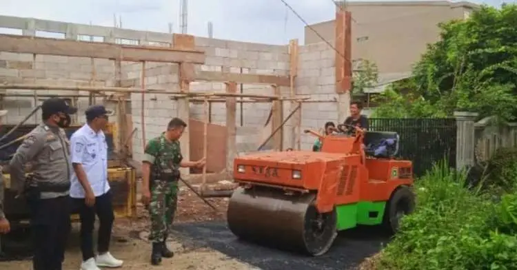 Samisade Desa Cilebut Timur Hotmix Jalan Desa Sepanjang 3.460 Meter