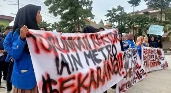 Mahasiswa IAIN Metro Gelar Aksi Demo Tuntut Pecat Oknum Dosen Pelaku Pelecehan Seksual