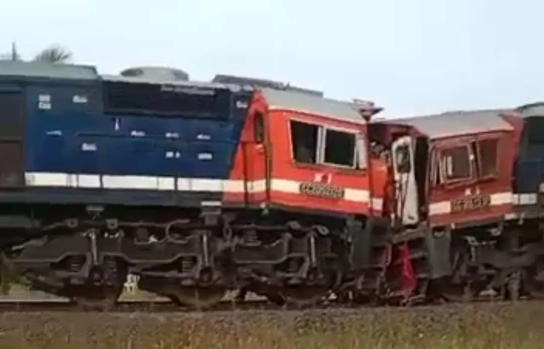 Dua Kereta Api Barang Terlibat Tabrakan di Stasiun Rengas