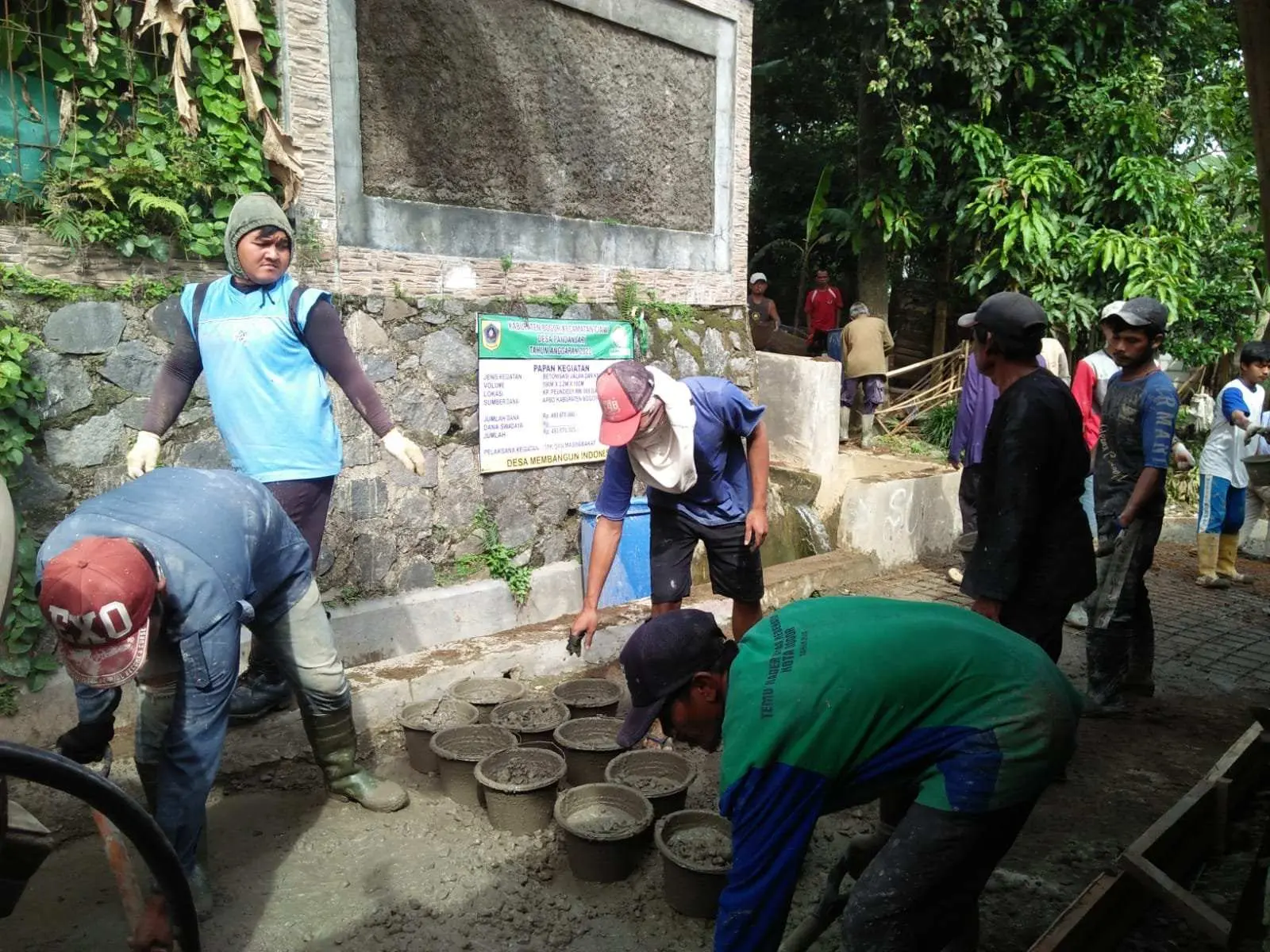 Berkat Dana SAMISADE Desa Pandansari Wujudkan Betonisasi Jalan Desa