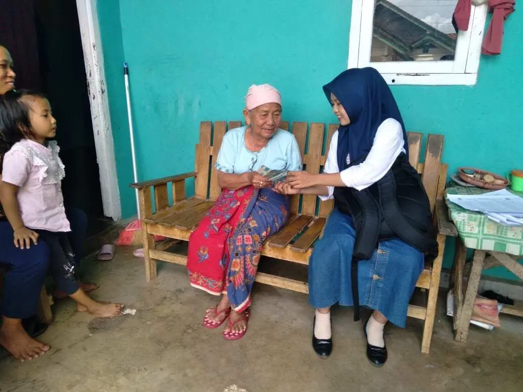 Pemdes Pekondoh Salurkan  BLT-DD Tahap Ke Ill Secara Door to Door