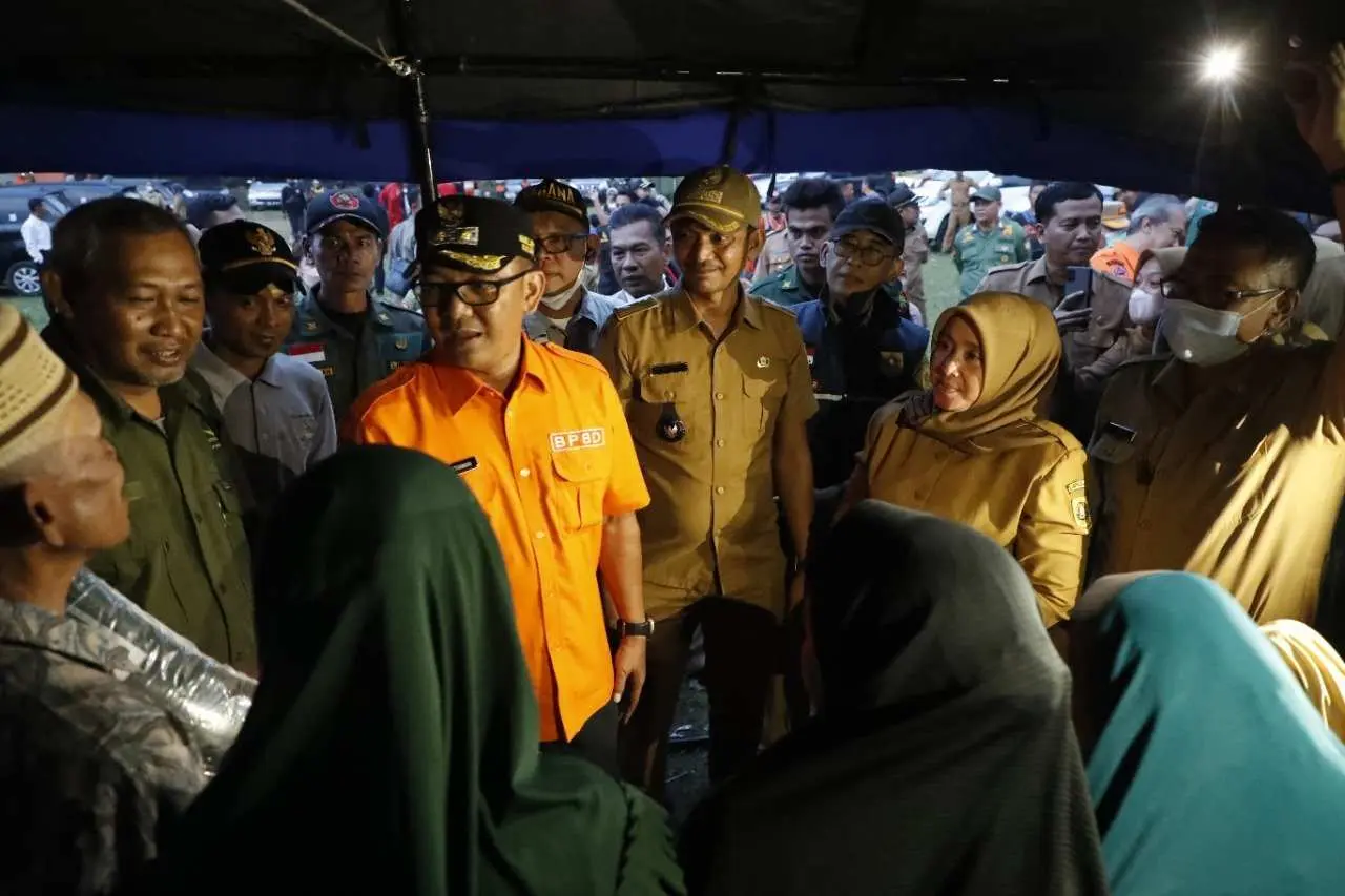 Tinjau Korban Bencana Pergeseran Tanah di Bojong Koneng, Plt Bupati Sampaikan Kabar Gembira Ini