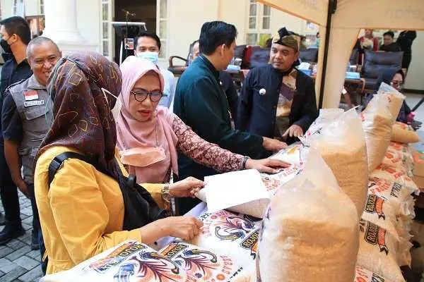 Kendalikan Inflasi, DinKUKM Dagin Kota Bogor Gelar Pasar Murah