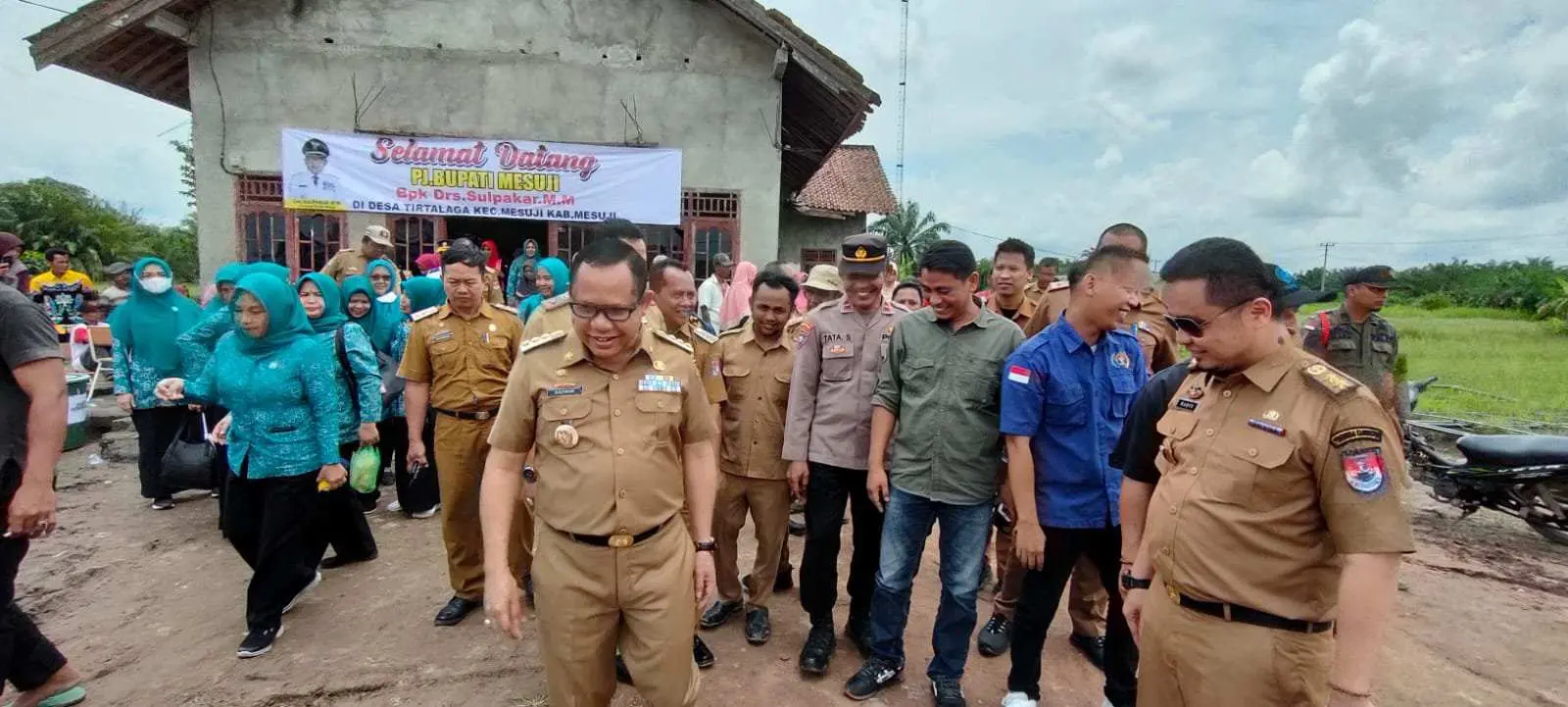 Kunker PJ Bupati Mesuji Sulpakar Sambangi ke Lima Desa Terpencil