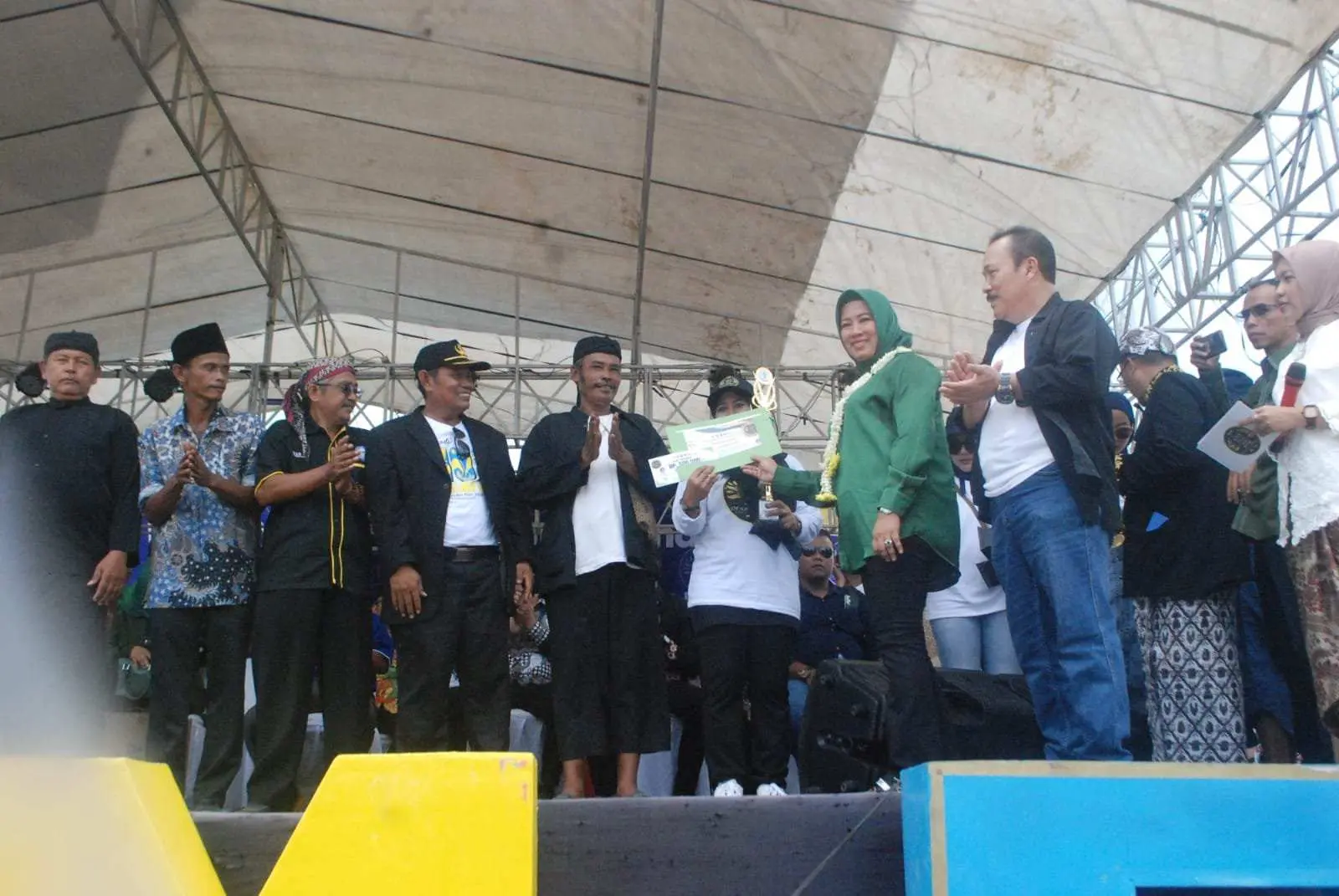 Elly Rahmat Yasin Hadiri Hari Jadi Desa Lumpang Ke 102 Tahun