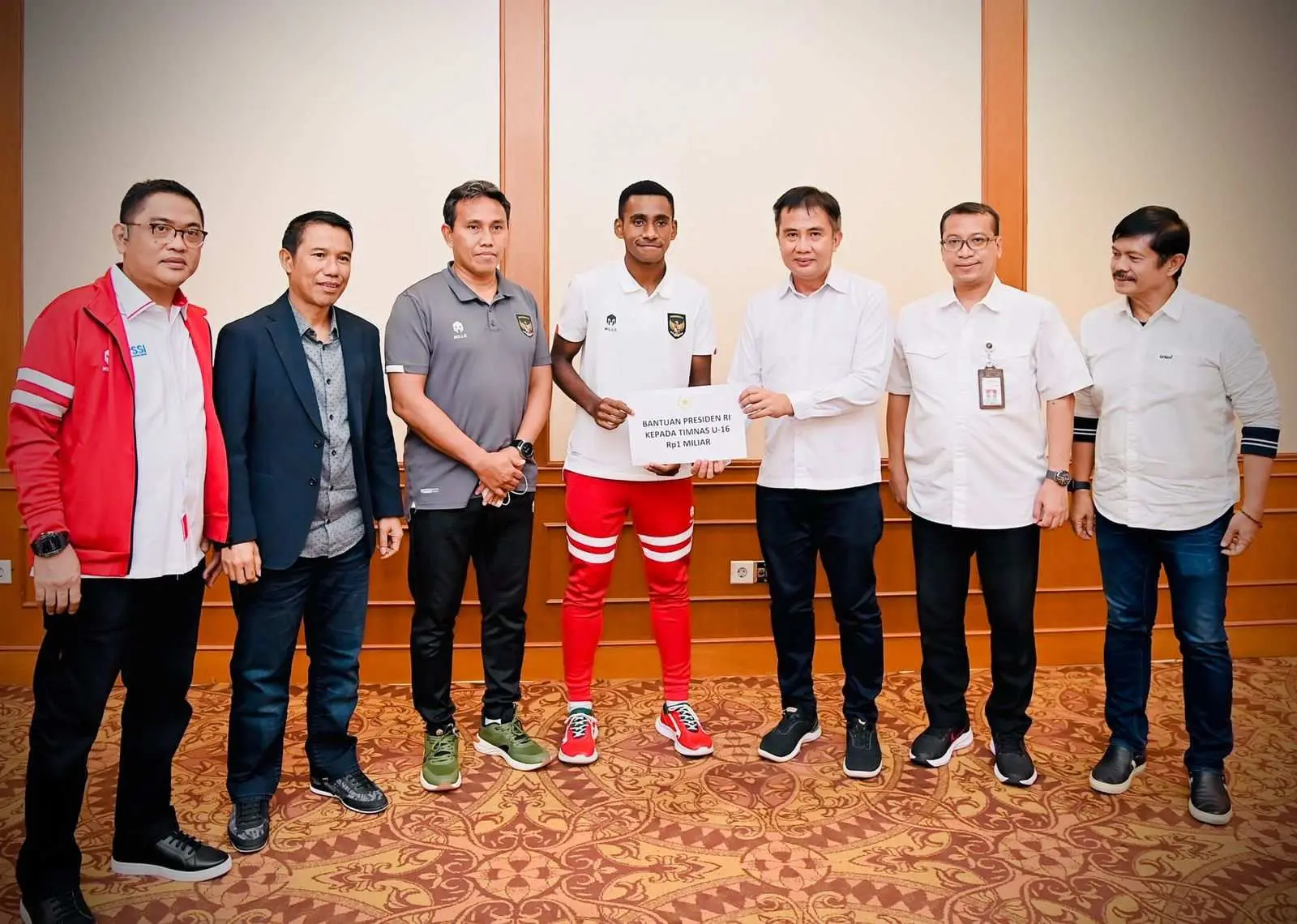 Timnas Sepak Bola U-16 Dapat Bonus 1 Miliar Dari Presiden