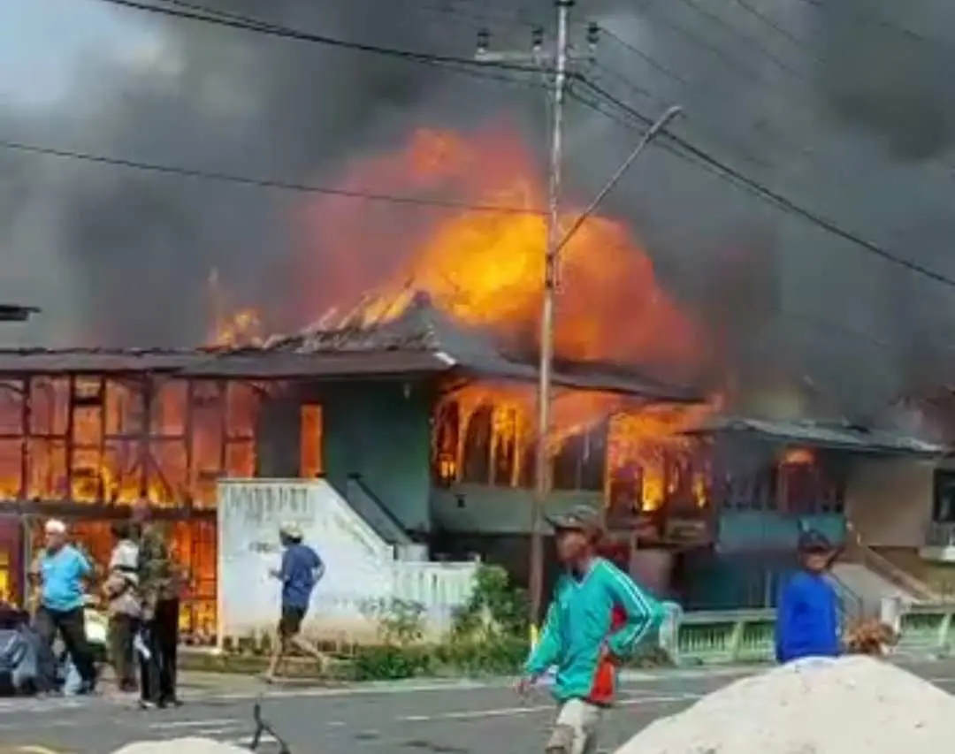 Kebakaran di Pekon Kenali, 2 Unit Rumah Ludes Rata Dengan Tanah