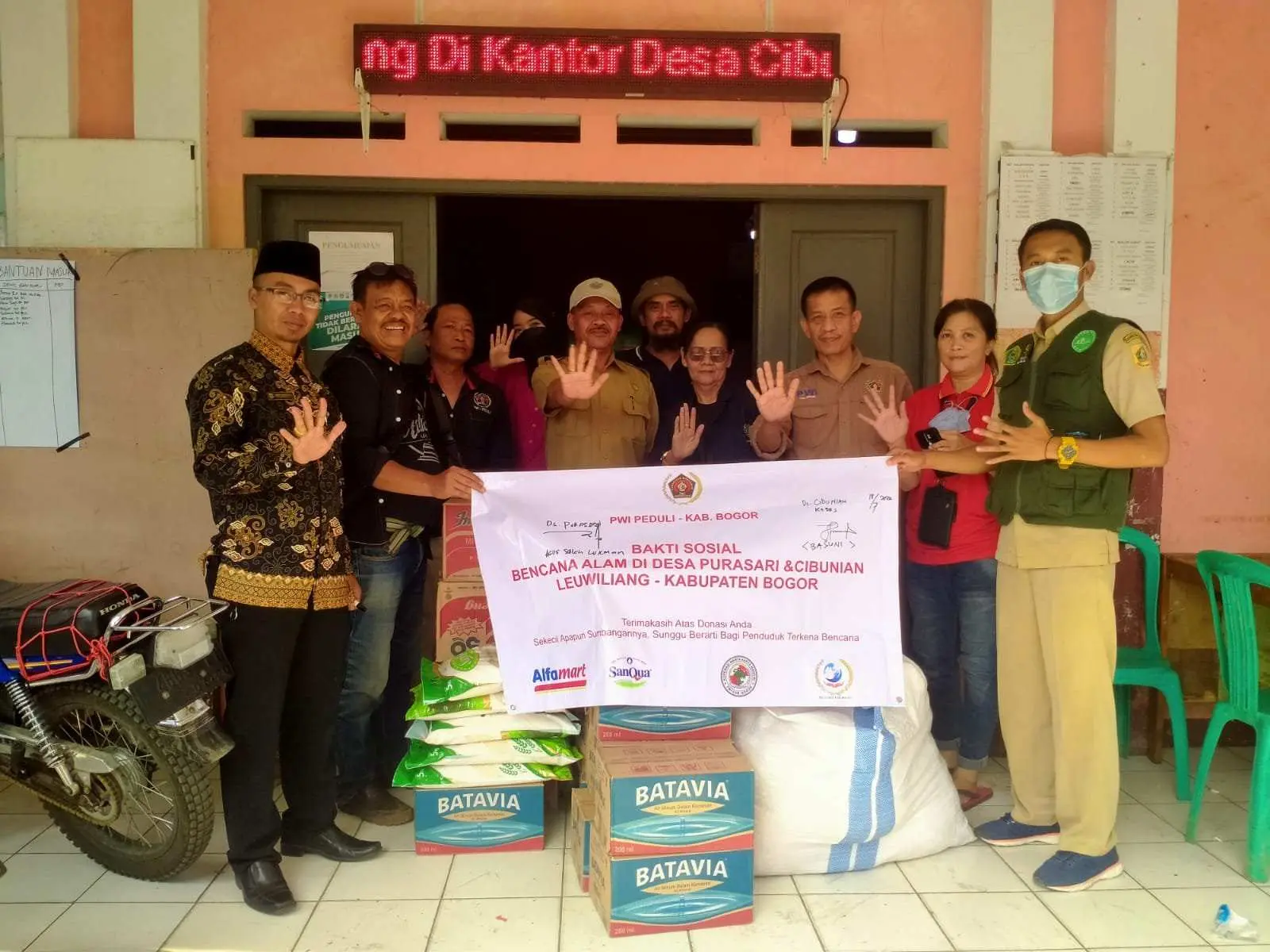 PWI Peduli Kabupaten Bogor Salurkan Bantuan Terdampak Banjir Bandang