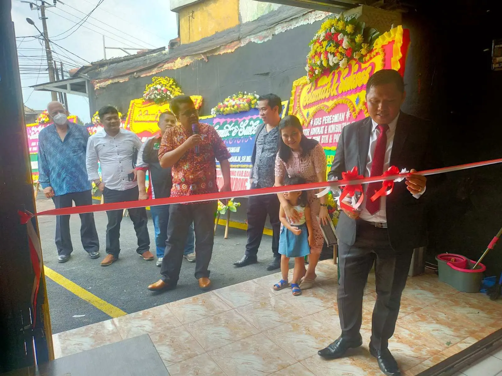 Resmikan Kantor Baru, Advokad Berto Tumpal Harianja  Berharap Bisa Berikan Pelayanan Baik Kepada Klien