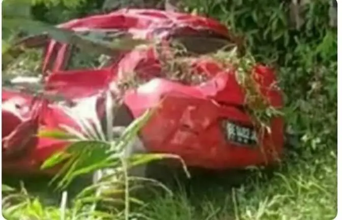 Ngeri!! Minibus Ini Ringsek Tertabrak Kereta Api di Sungkai Selatan