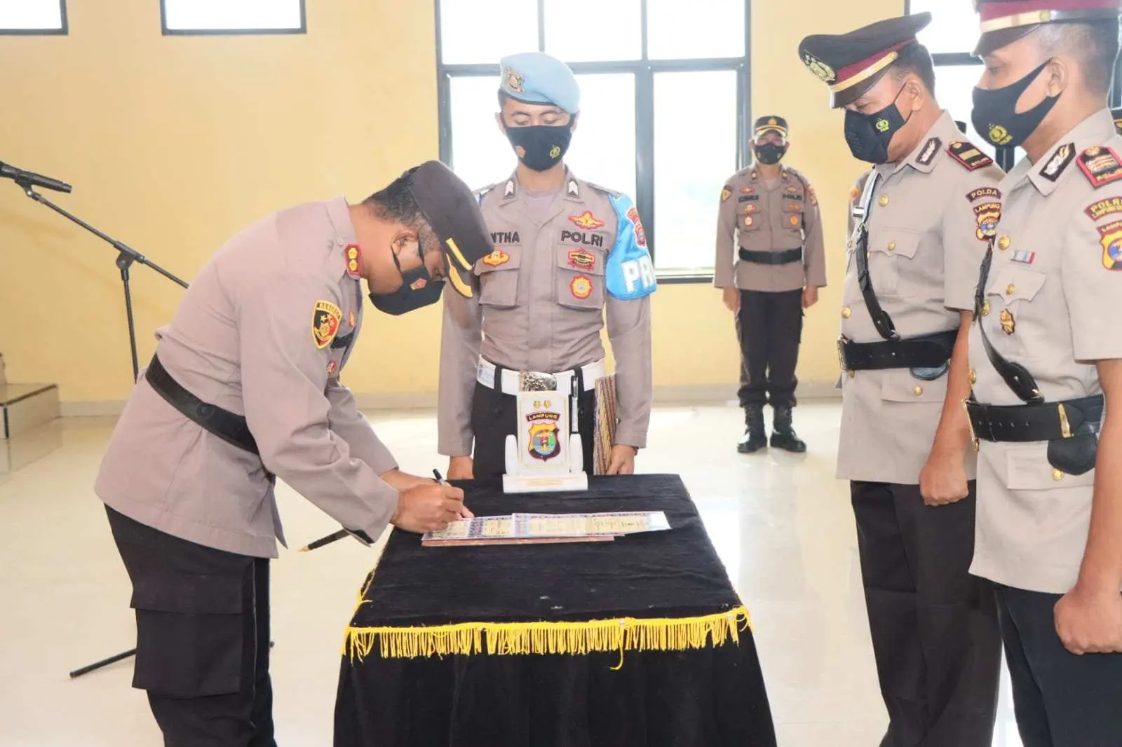 Kapolres Pesawaran Pimpin Langsung Sertijab Kapolsek Tegineneng