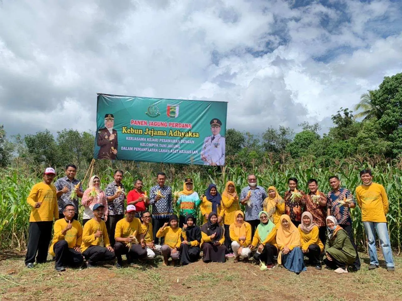 Kajari Pesawaran Panen Jagung Perdana di Kebun Jejama Adhyaksa