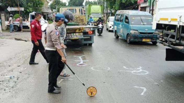 Tabrakan Maut di Jalan Narogong 1 Orang Tewas ditempat